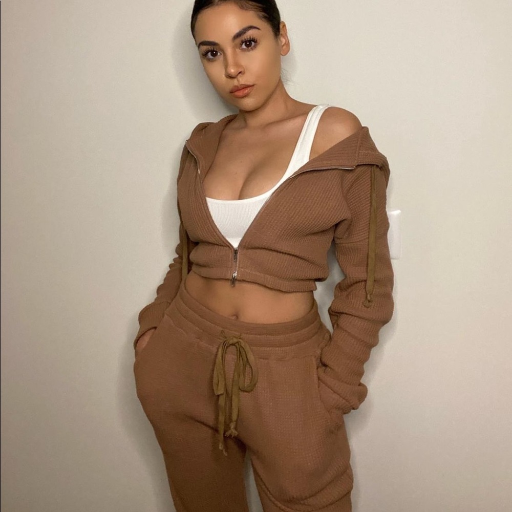 Care to Share Lounge Set